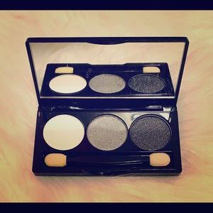 ♦️SOLD♦️NWOT Rare Victoria's Secret Eye Shadow Palette